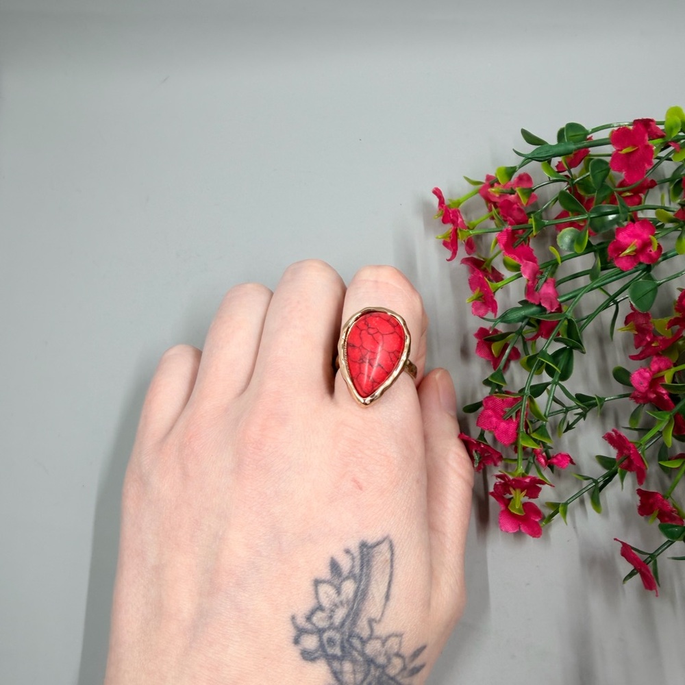 Stella & Dot Gold Ring with Red Teardrop Stone Size 8